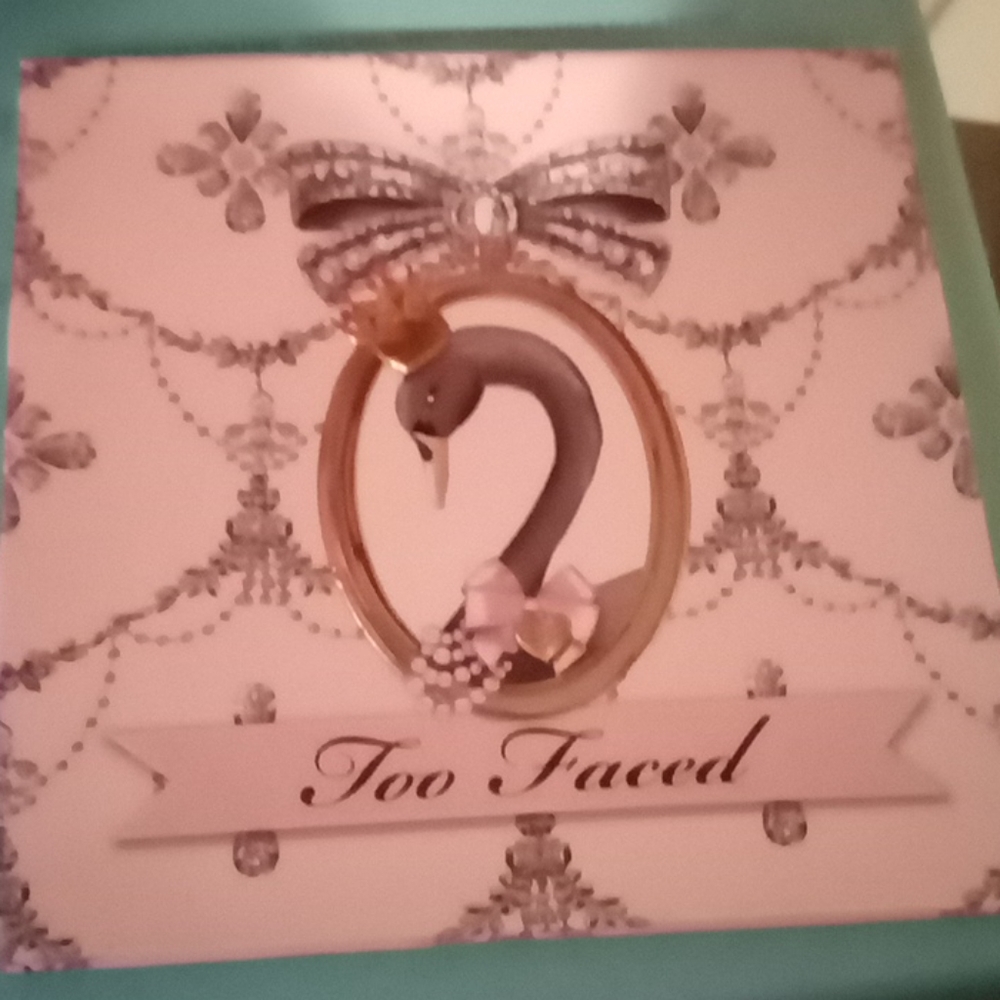 Too faced eye shadow